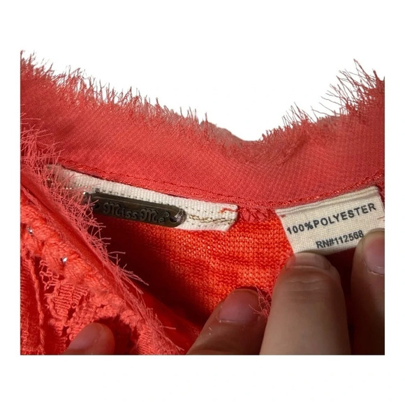 1902. MISS MEโ SHORT SLEEVE TOP RAW HEM AROUND NECK LINE AND BRAID SIZE LARGE - Picture 5 of 9